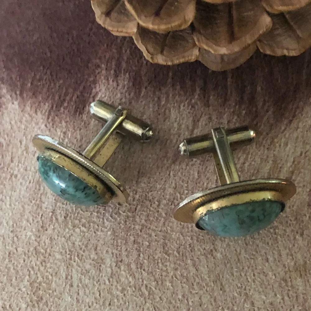 Vintage men’s light blue speckled stone cuff links